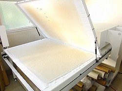 フラットプレス機