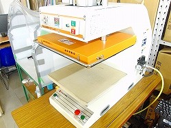フラットプレス機